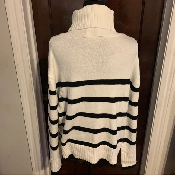 NWT Striped Turtleneck Sweater - Black and White LAUNDRY By Shelli Segal MEDIUM - Picture 3 of 6